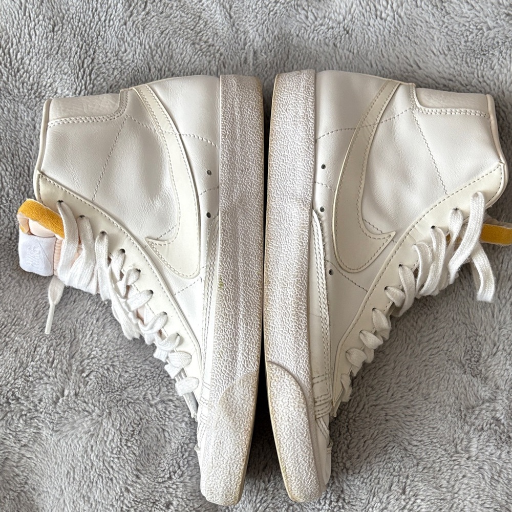 Nike Women's Blazers High-Top Sneakers in White Leather size 8.5 - Picture 6 of 10